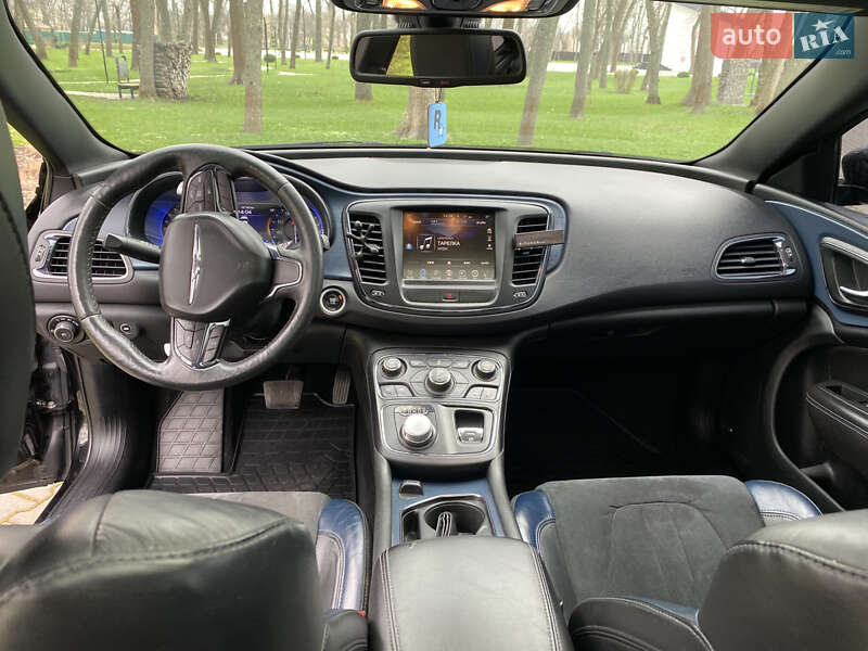 Седан Chrysler 200 2014 в Александрие