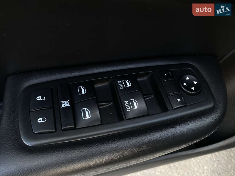 Седан Chrysler 200 2014 в Александрие