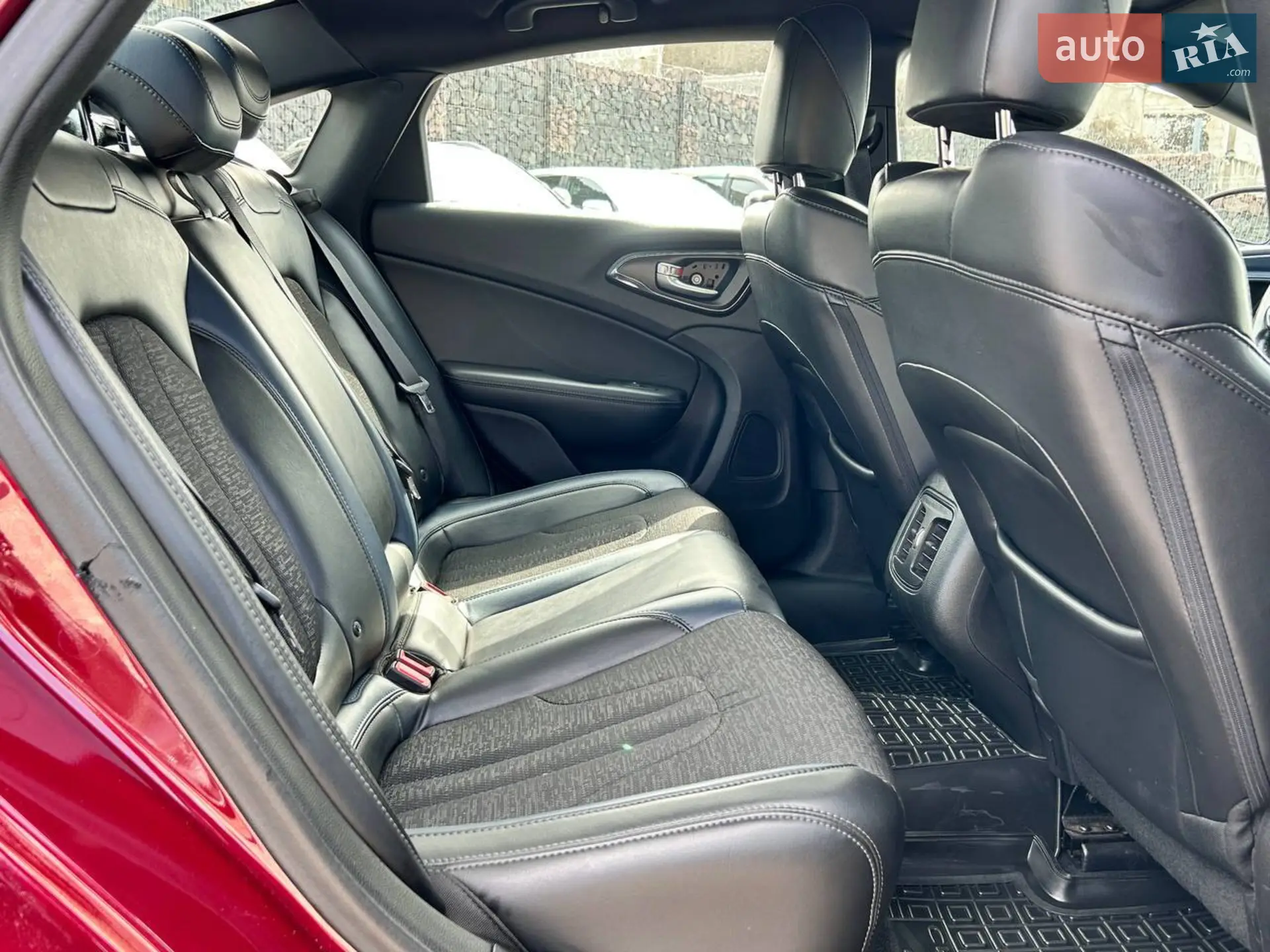 2014 Chrysler 200 - мініатюра 26
