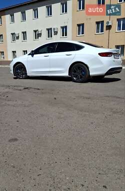Седан Chrysler 200 2015 в 