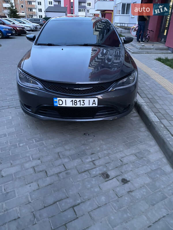 Седан Chrysler 200 2015 в Львові