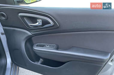 Седан Chrysler 200 2014 в 