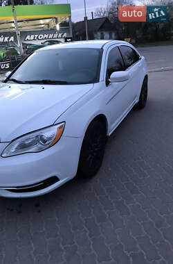 Седан Chrysler 200 2012 в 