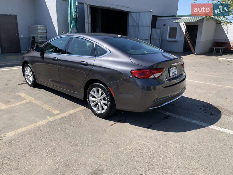 Седан Chrysler 200 2014 в Великодолинському