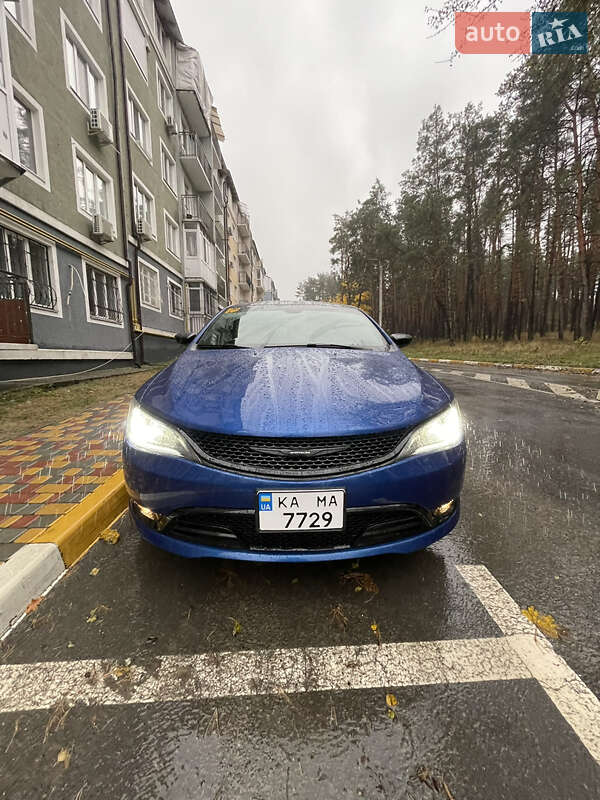 Седан Chrysler 200 2015 в 