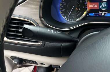Седан Chrysler 200 2015 в 