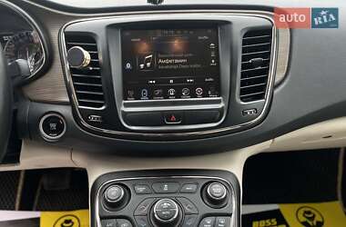Седан Chrysler 200 2015 в 