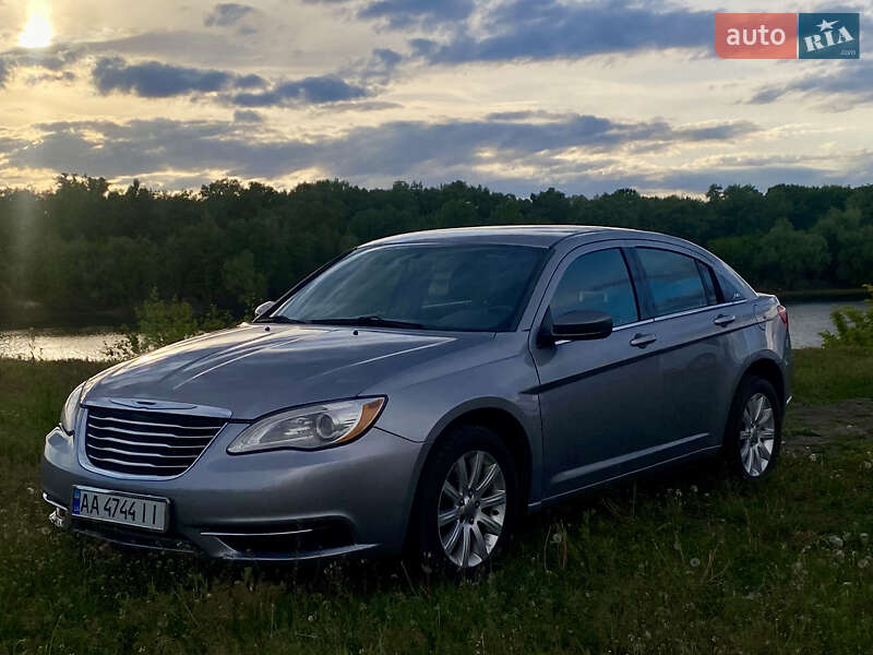 Chrysler 200 2012