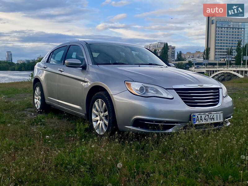 Седан Chrysler 200 2012 в Києві