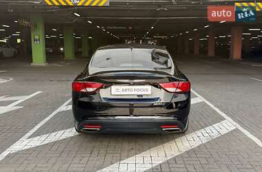 Седан Chrysler 200 2015 в 