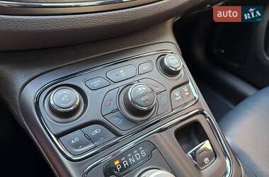 Седан Chrysler 200 2015 в 