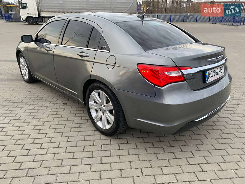 Седан Chrysler 200 2013 в Ковеле