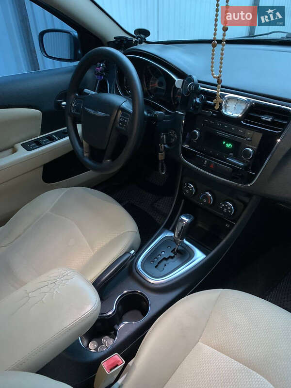 Седан Chrysler 200 2013 в Ковеле