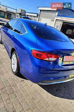 Седан Chrysler 200 2015 в 
