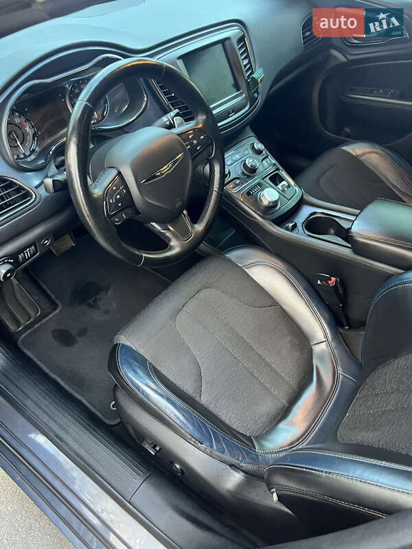 Седан Chrysler 200 2015 в Ірпені