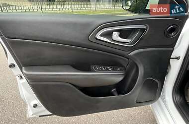 Седан Chrysler 200 2016 в 