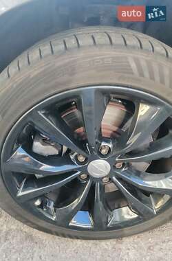 Седан Chrysler 200 2015 в 