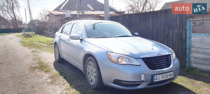 Седан Chrysler 200 2014 в Киеве