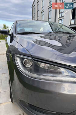 Седан Chrysler 200 2016 в 