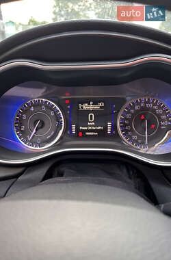 Седан Chrysler 200 2016 в 