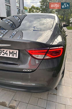 Седан Chrysler 200 2016 в 