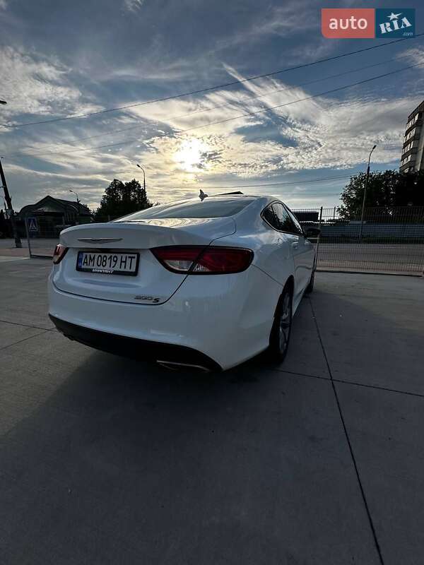 Седан Chrysler 200 2015 в Бердичеве