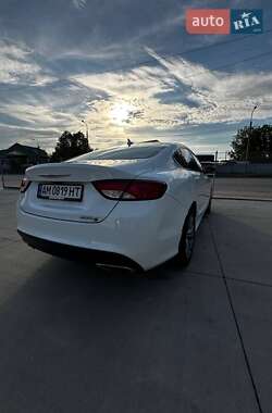 Седан Chrysler 200 2015 в 