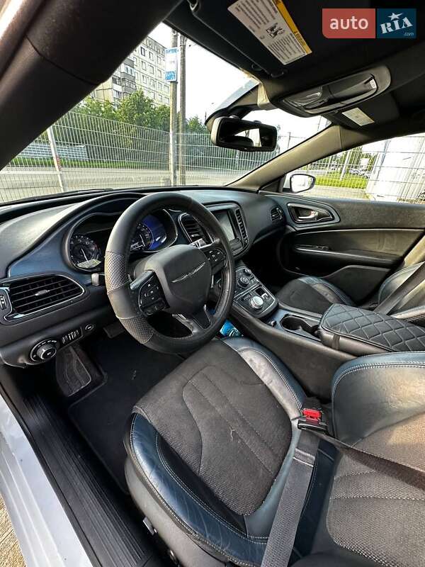 Седан Chrysler 200 2015 в Бердичеве