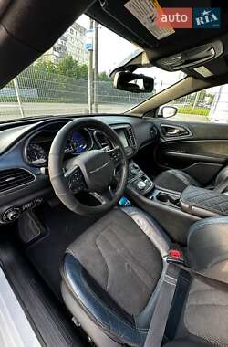 Седан Chrysler 200 2015 в 