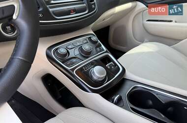 Седан Chrysler 200 2015 в 