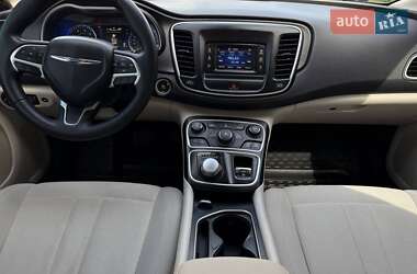 Седан Chrysler 200 2015 в 