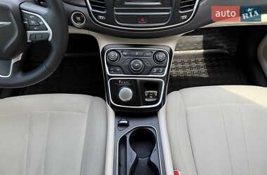 Седан Chrysler 200 2015 в 