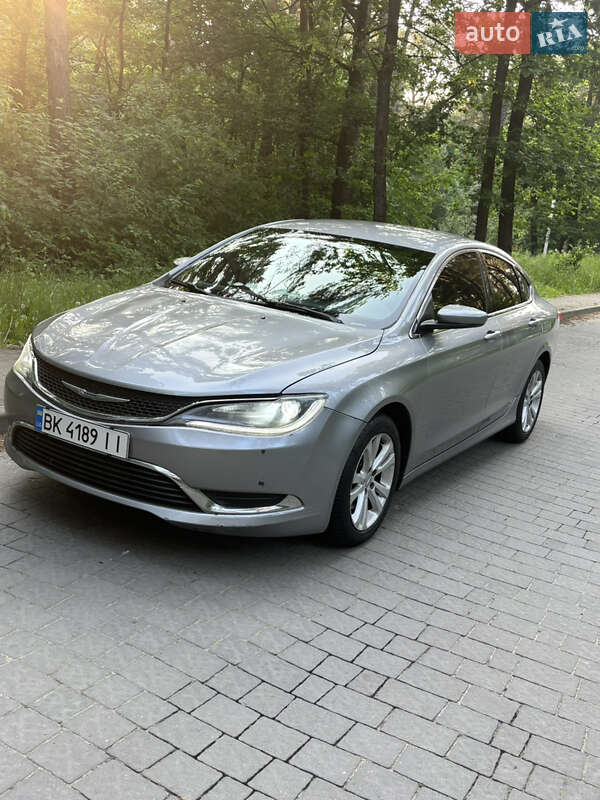 Седан Chrysler 200 2014 в Львові