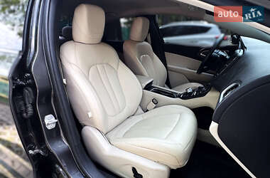 Седан Chrysler 200 2016 в 