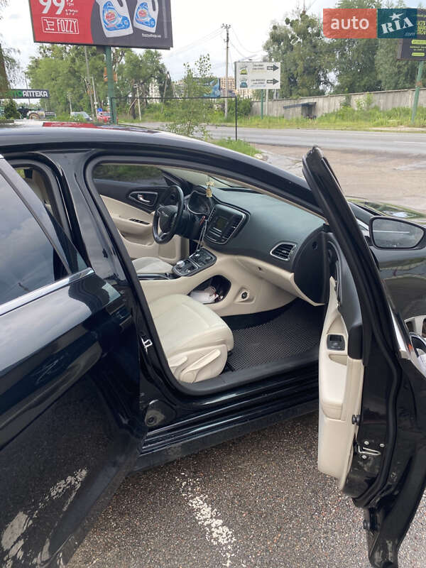 Седан Chrysler 200 2015 в Киеве