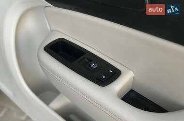 Седан Chrysler 200 2016 в 