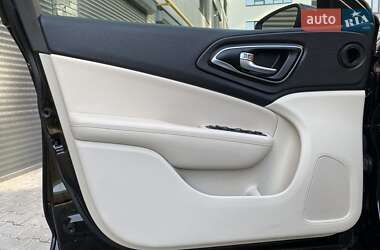 Седан Chrysler 200 2016 в 