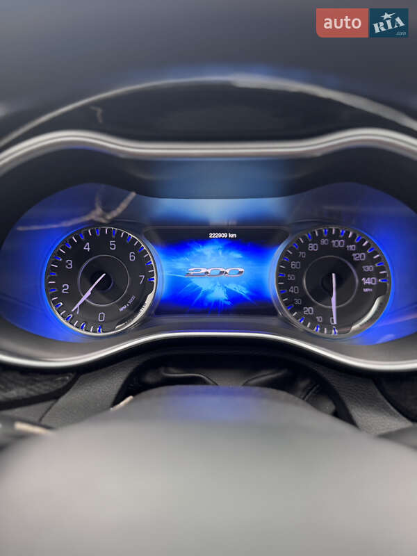 Седан Chrysler 200 2015 в Переяславе