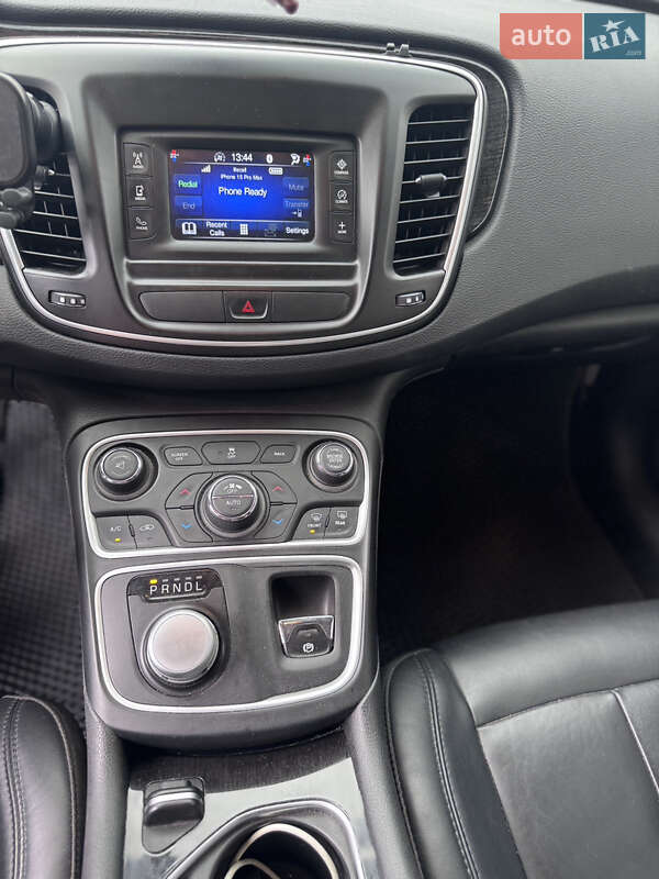 Седан Chrysler 200 2015 в Переяславе