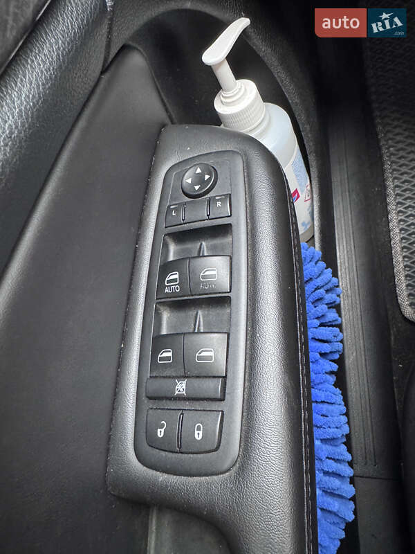 Седан Chrysler 200 2015 в Переяславе