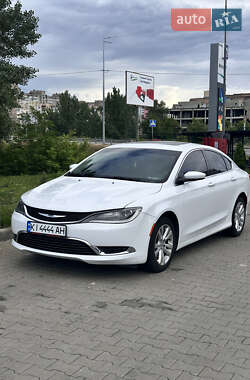 Седан Chrysler 200 2015 в Киеве