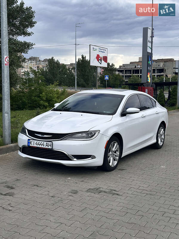 Седан Chrysler 200 2015 в Киеве