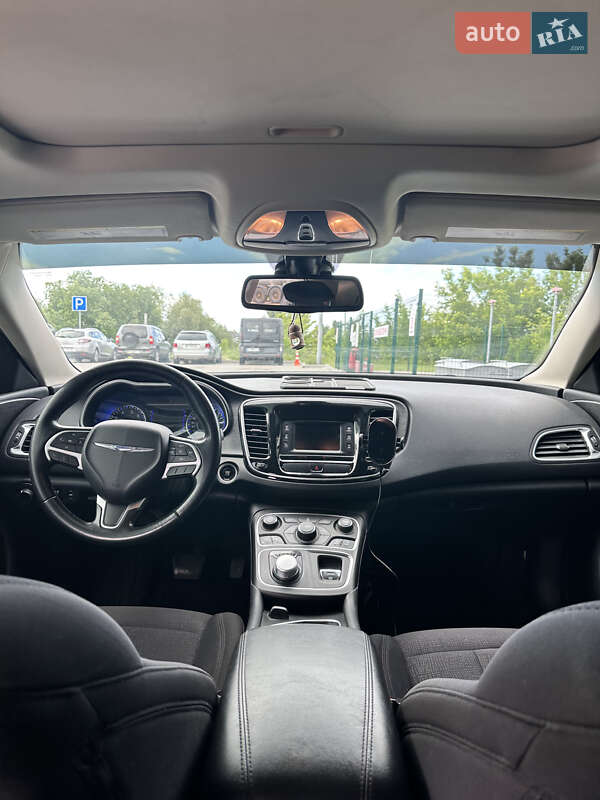Седан Chrysler 200 2015 в Киеве