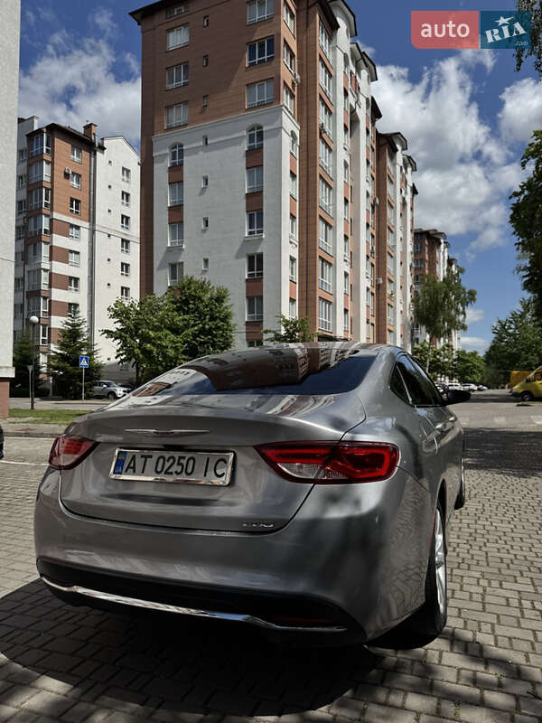 Седан Chrysler 200 2015 в Ивано-Франковске