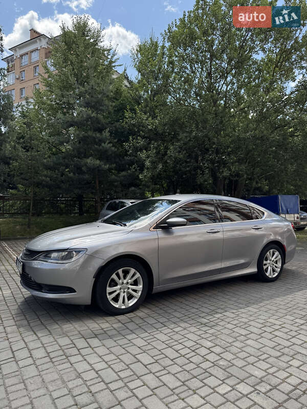 Седан Chrysler 200 2015 в Ивано-Франковске