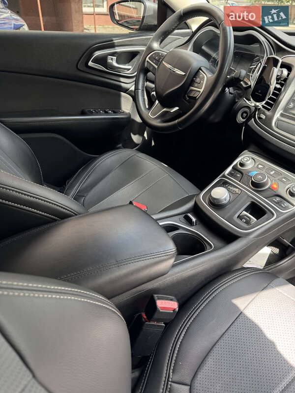 Седан Chrysler 200 2015 в Ивано-Франковске