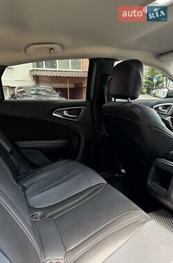 Седан Chrysler 200 2015 в 