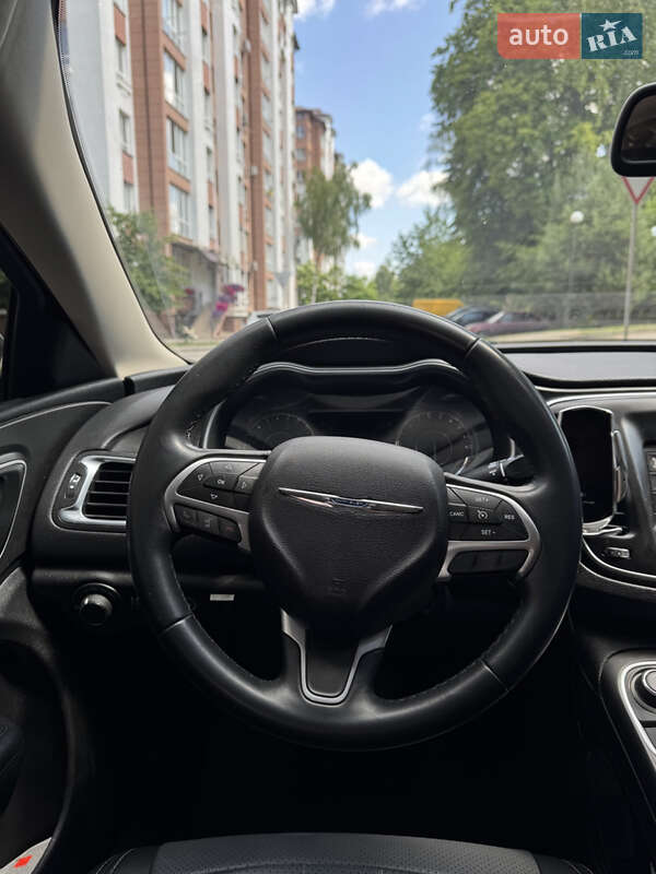 Седан Chrysler 200 2015 в Ивано-Франковске