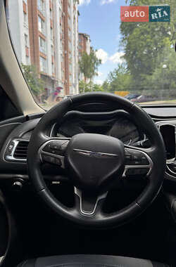 Седан Chrysler 200 2015 в 