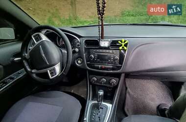 Седан Chrysler 200 2012 в 